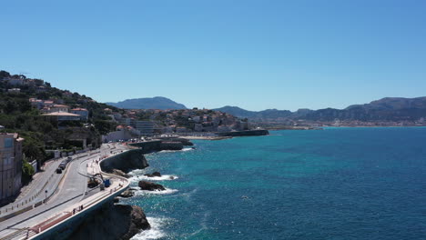 Carretera-Costera-Mar-Mediterráneo-Vista-Aérea-Marsella-Francia-Día-Soleado-Cielo-Azul